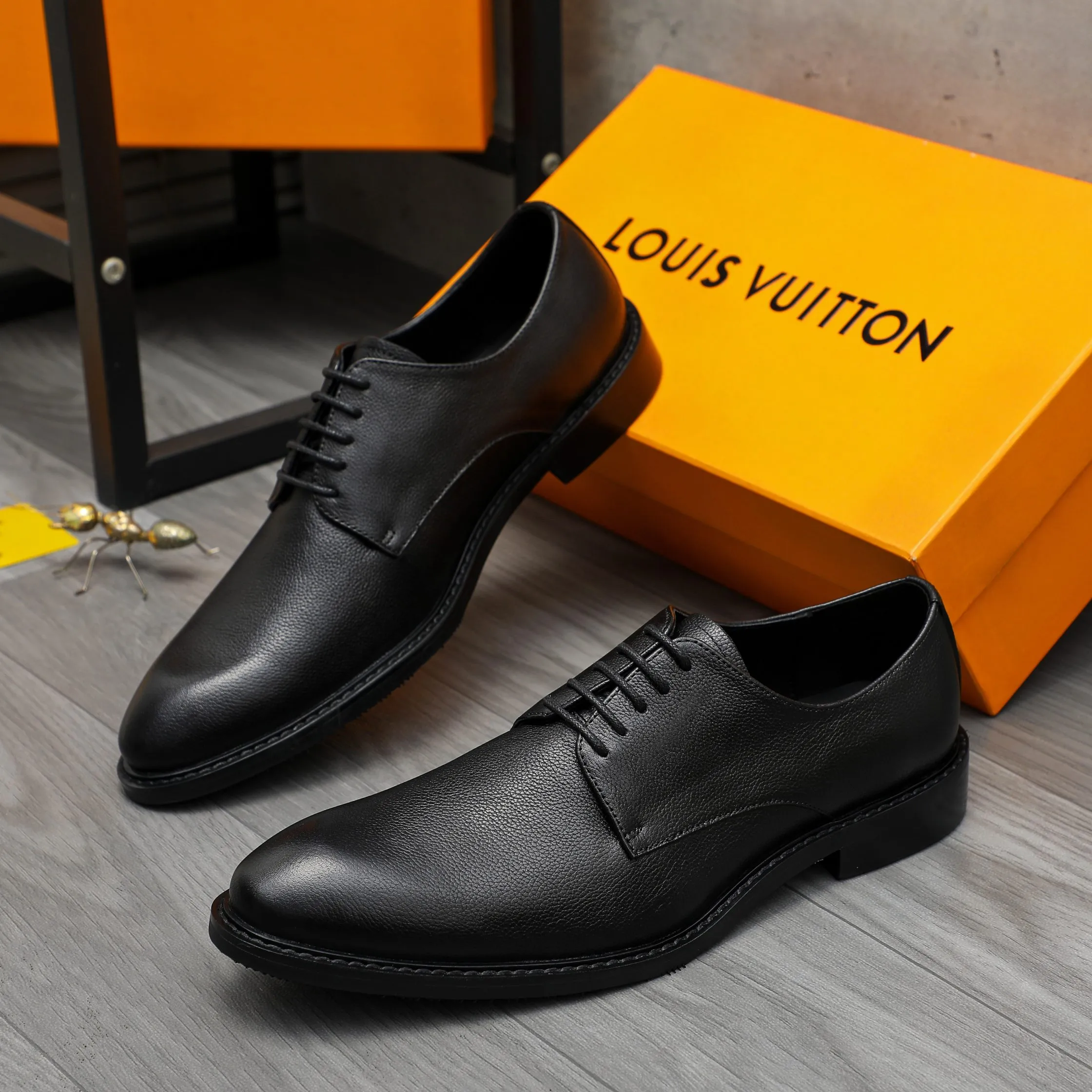 Men's shoes 💰p460 Product trademark: LV (Louis Vuitton) business lace-up formal leather shoes Regular size: 39-44 (38.45 custom-made, non-returnable) Product materials: Selected high-quality pebbled cowhide upper, cowhide lining, original rubber outsole